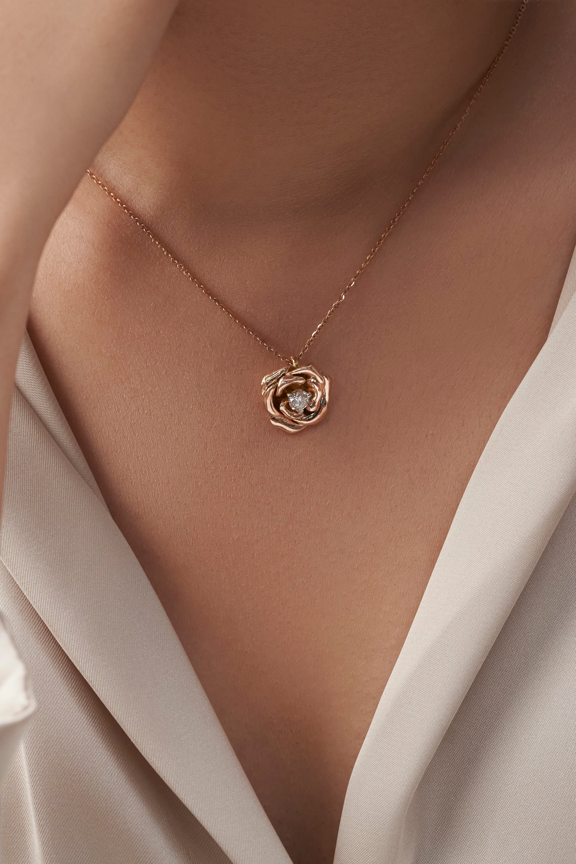 rose gold bloomed rose diamond pendant